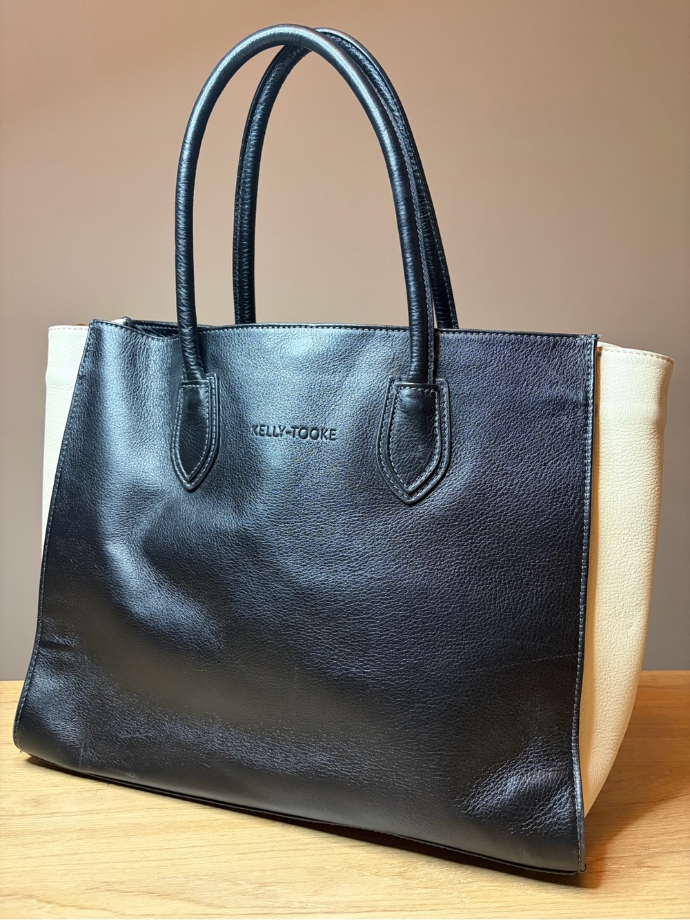Kelly Tooke Designer Black and Cream Leather Tote Bag - Picture 2 of 13